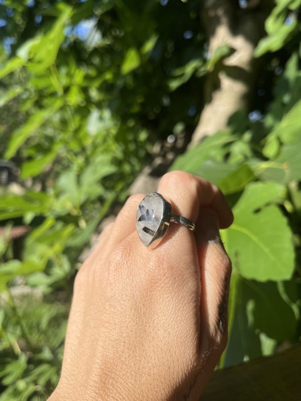 Anillo de Cuarzo con Turmalina - Imagen 3