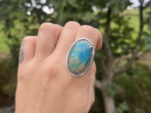 Anillo de Opalina de Perú con cordón