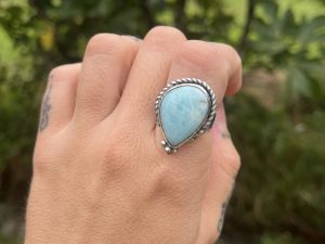 Anillo de Larimar lágrima