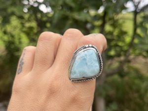 Anillo de Larimar con forma