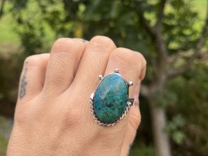 Anillo de Crisocola con bolitas