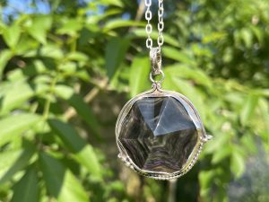 Colgante de Obsidiana Manto Huichol