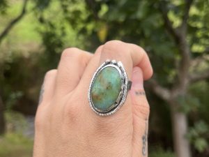 Anillo de Opalina de Perú con aguas