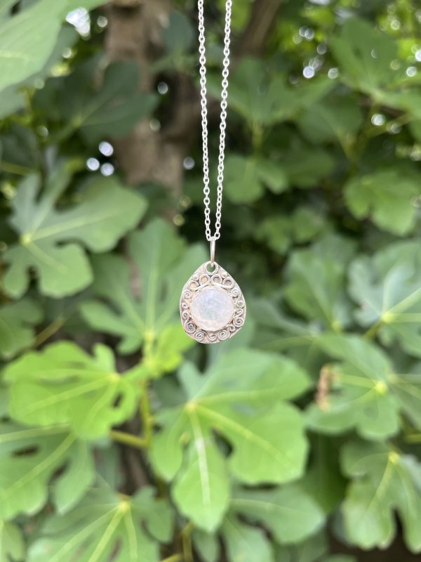 Colgante de Piedra de Luna con espirales