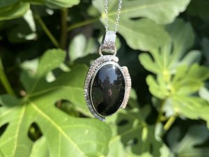 Colgante de Obsidiana Arcoíris con textura