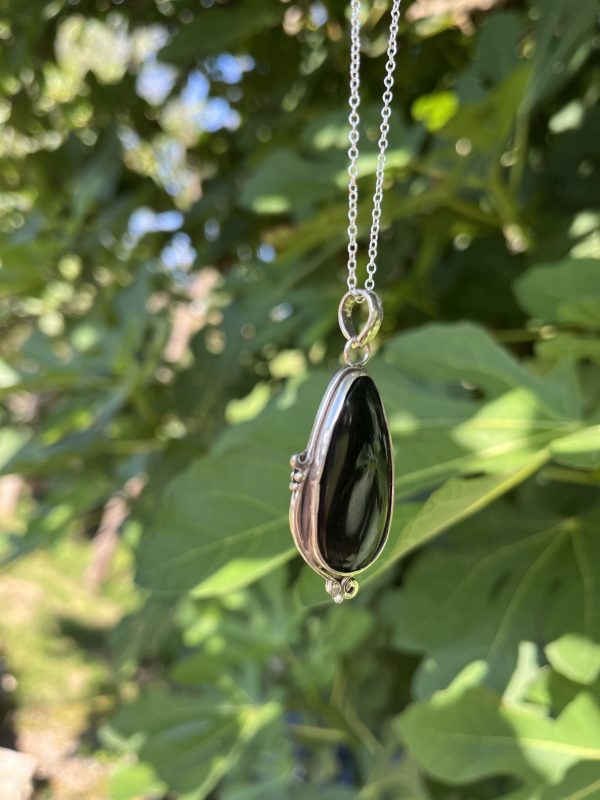 Colgante de Obsidiana Manto Huichol espirales - Imagen 2