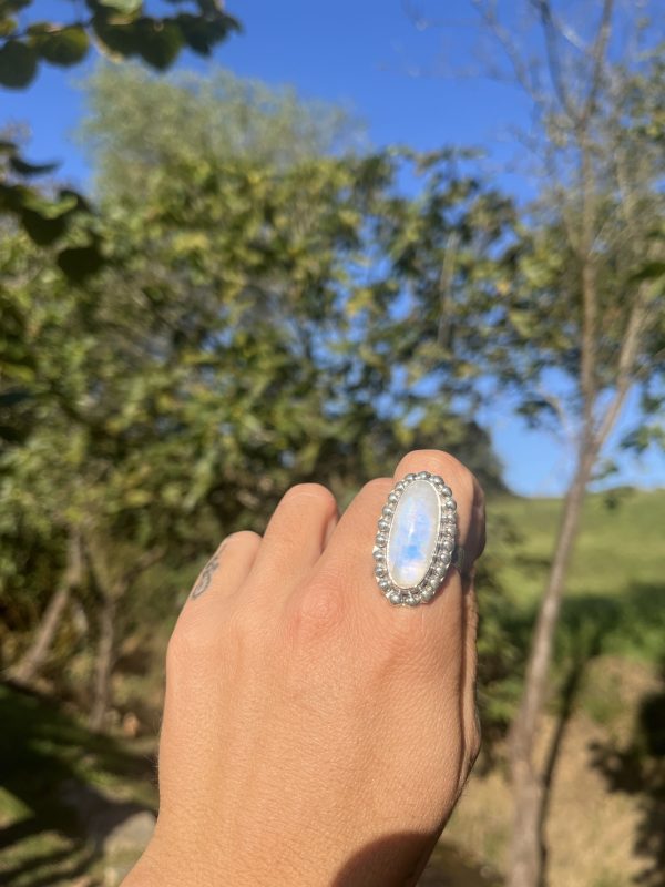 Anillo de Piedra de luna alargadito con bolitas