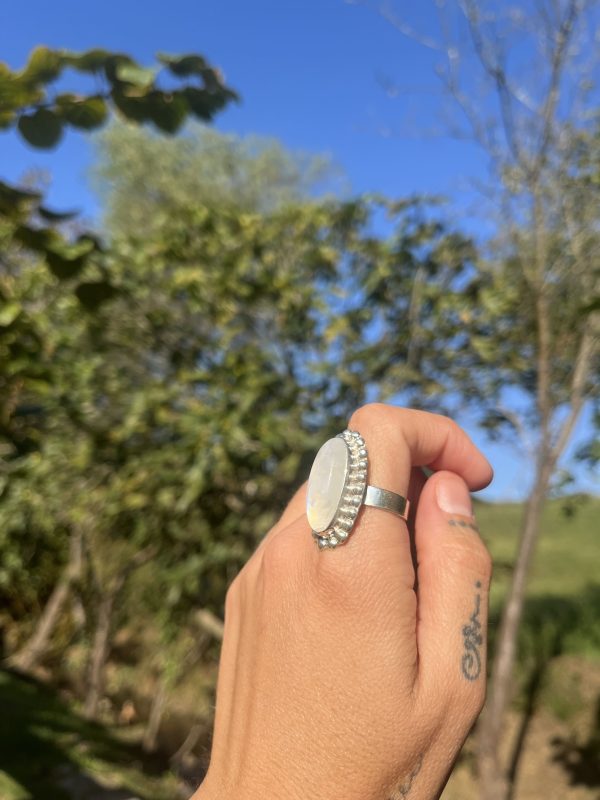 Anillo de Piedra de luna alargadito con bolitas - Imagen 2