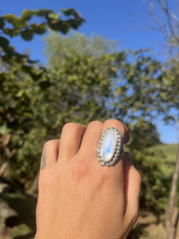 Anillo de Piedra de luna alargadito con bolitas - Imagen 3