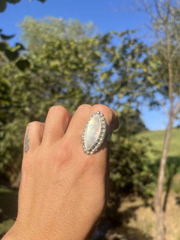 Anillo de Piedra de luna con dos puntas con bolitas - Imagen 2