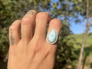 Anillo de Larimar lágrima