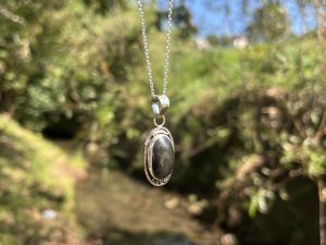 Colgante de Obsidiana Manto Huichol boho