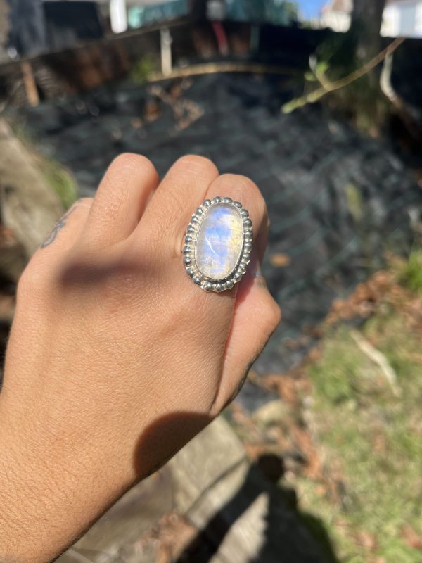 Anillo de Piedra de luna ovalado con bolitas