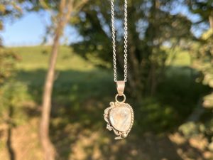 Colgante de Piedra de Luna estilo boho