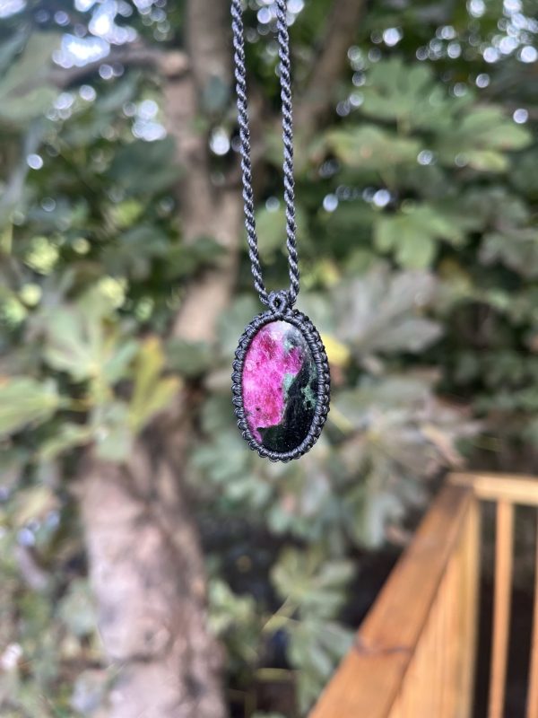 Colgante de Macramé de Rubí zoisita
