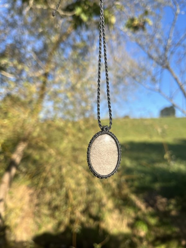 Colgante de Macramé de Obsidiana plateada