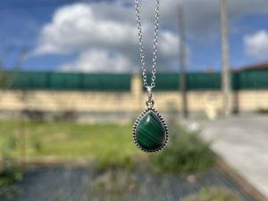Colgante de Malaquita lágrima estilo boho