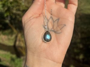 Colgante de Labradorita lágrima destello