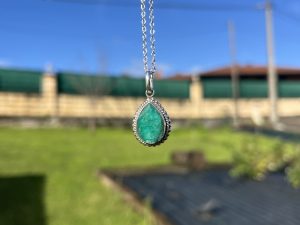 Colgante de Esmeralda lágrima estilo boho