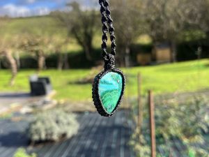 Colgante de Macramé de Crisocola con malaquita