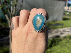Anillo de Opalina de Perú con cordoncito