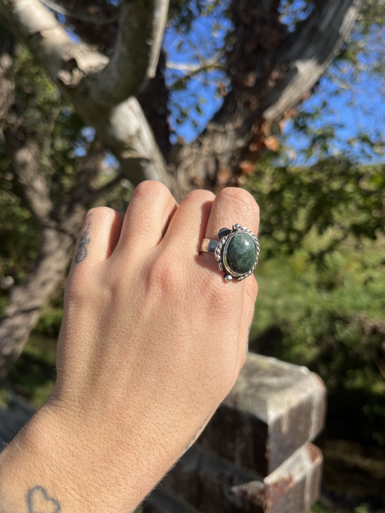 Anillo de Jade de Guatemala doble cordoncito - Imagen 2