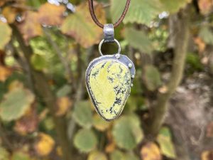 Colgante de Serpentina de Perú flor