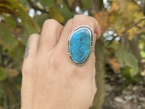 Anillo de Turquesa de Arizona con cordón
