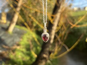 Colgante de Granate rústico