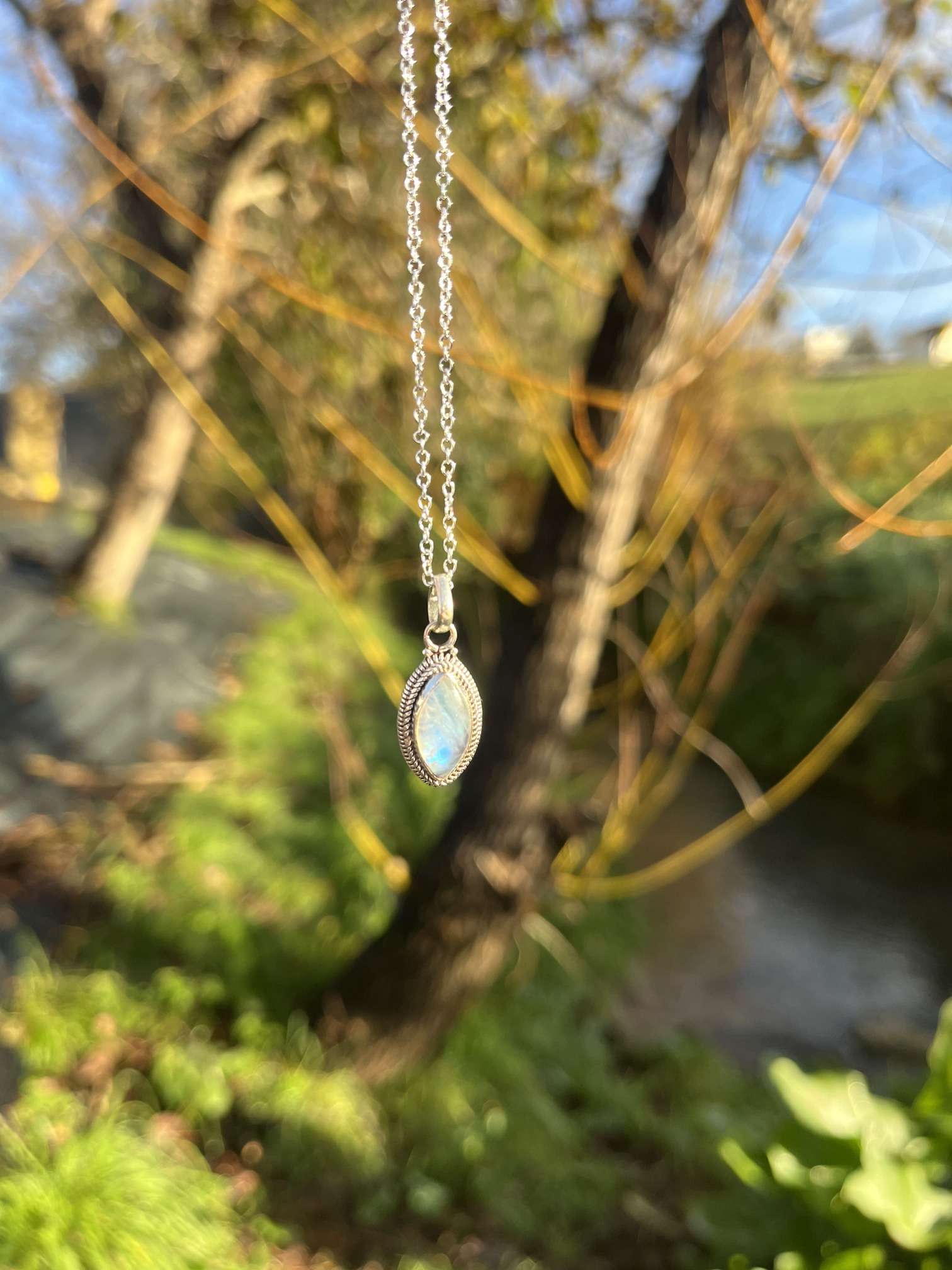 Colgante de Piedra de Luna dos puntas rústico