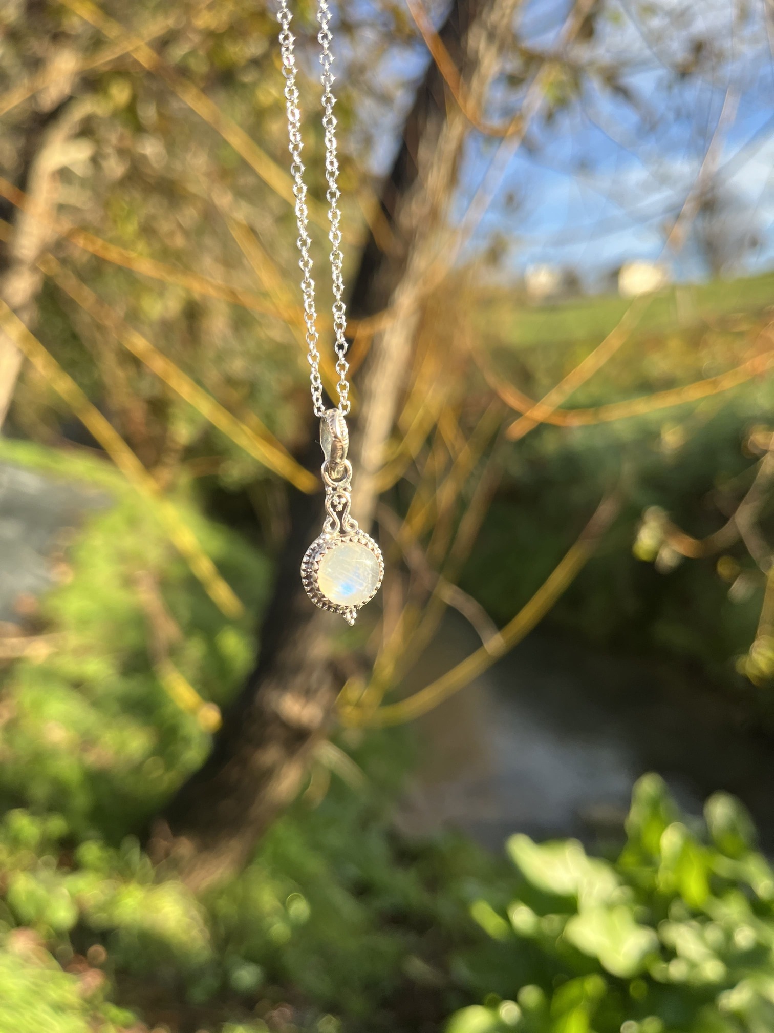 Colgante de Piedra de Luna estilo boho redondito