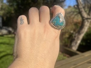 Anillo de Cuarzo con drusa y Crisocola