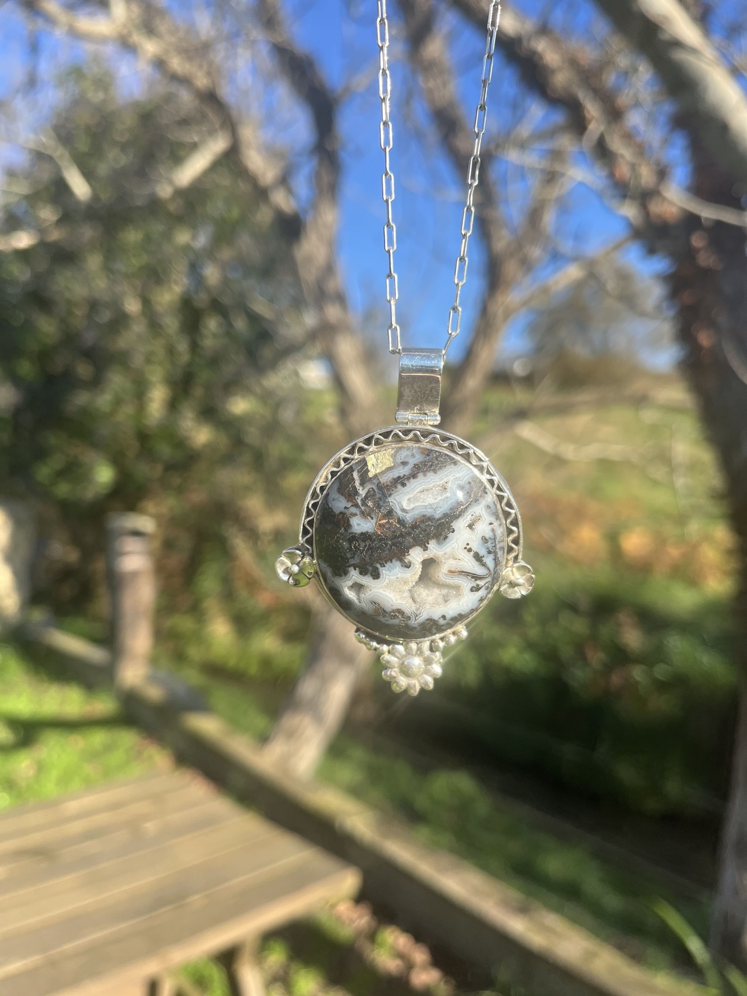 Colgante de drusa de Cuarzo con Calcedonia