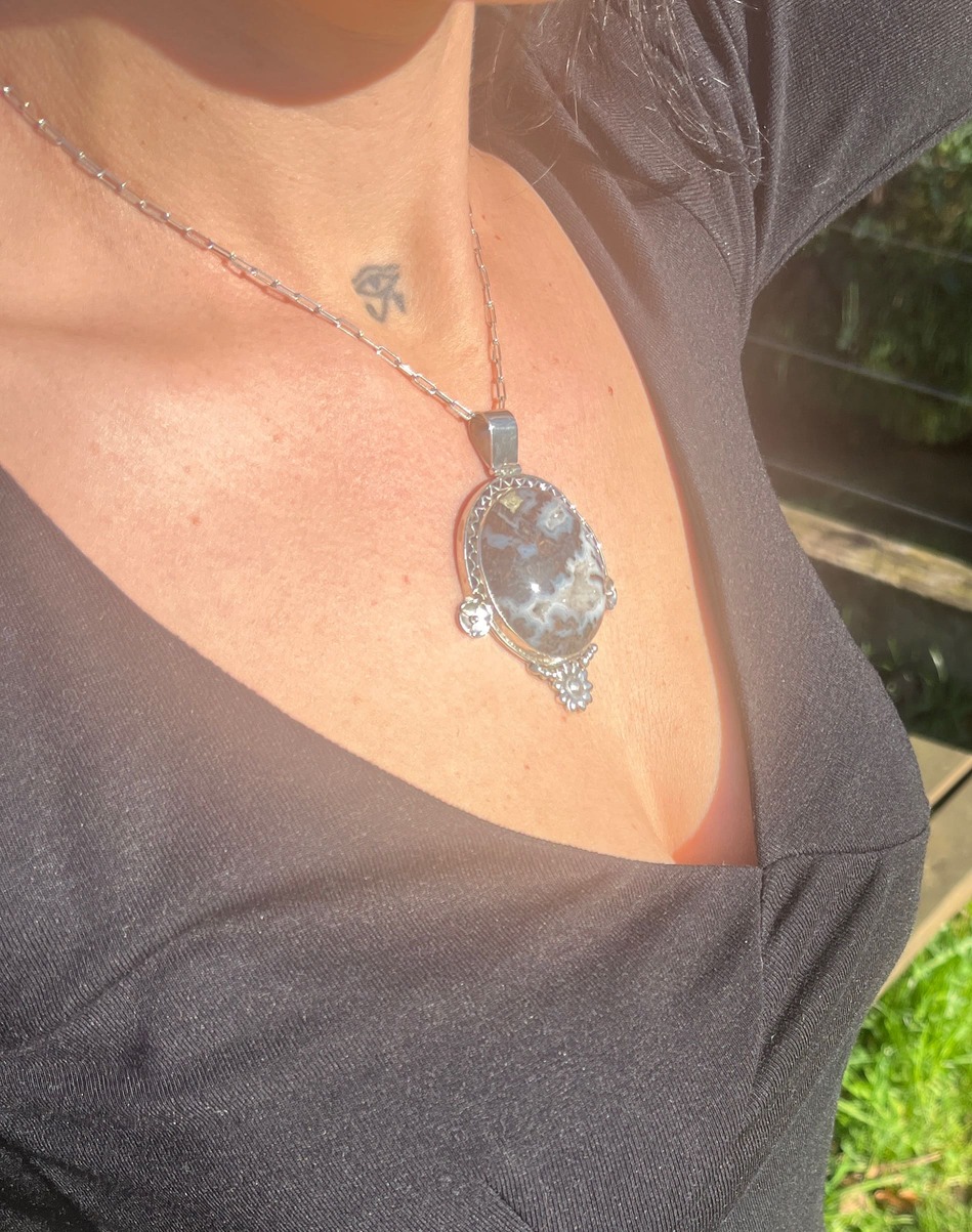 Colgante de drusa de Cuarzo con Calcedonia - Imagen 4