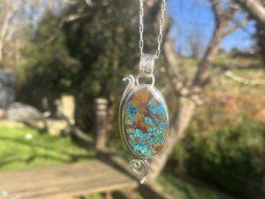 Colgante de Crisocola con adorno