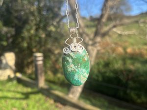 Colgante de Crisocola con hilo de plata