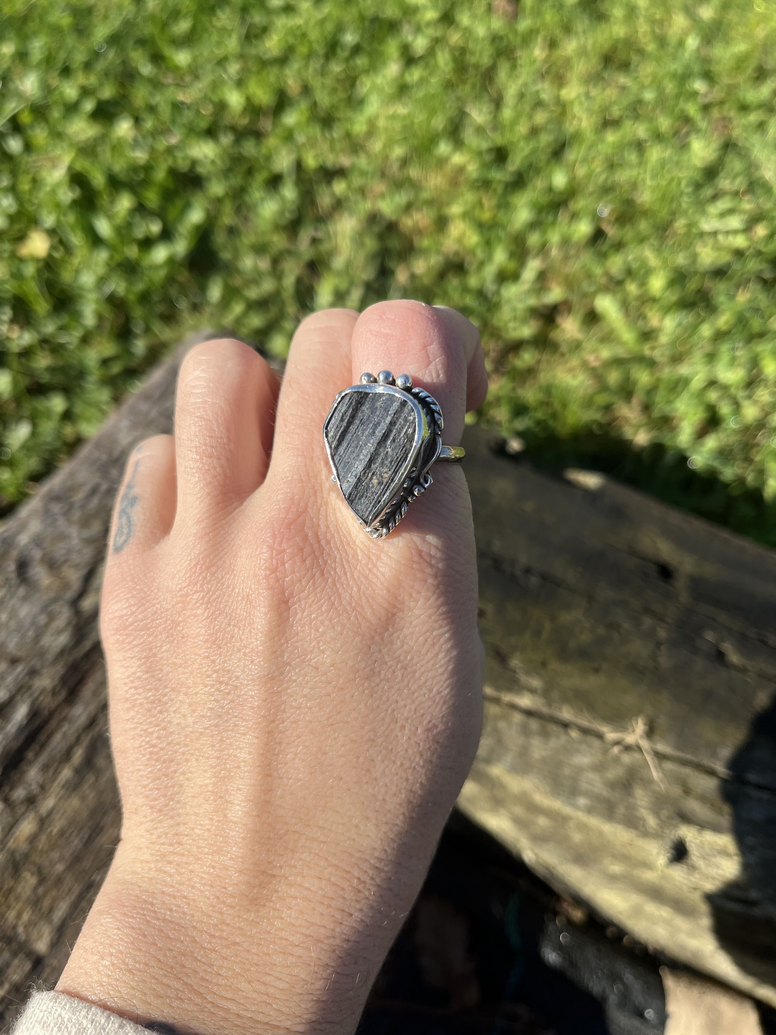 Anillo de Turmalina negra lágrima
