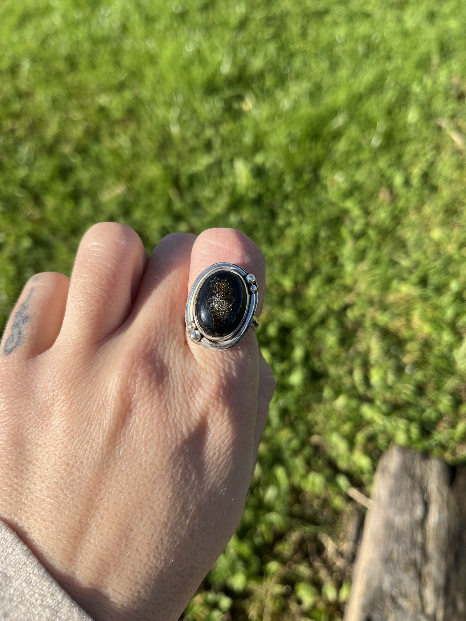Anillo de Obsidiana Dorada