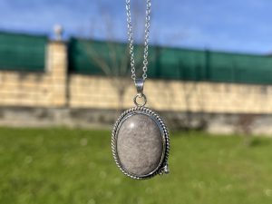 Colgante de Obsidiana plateada