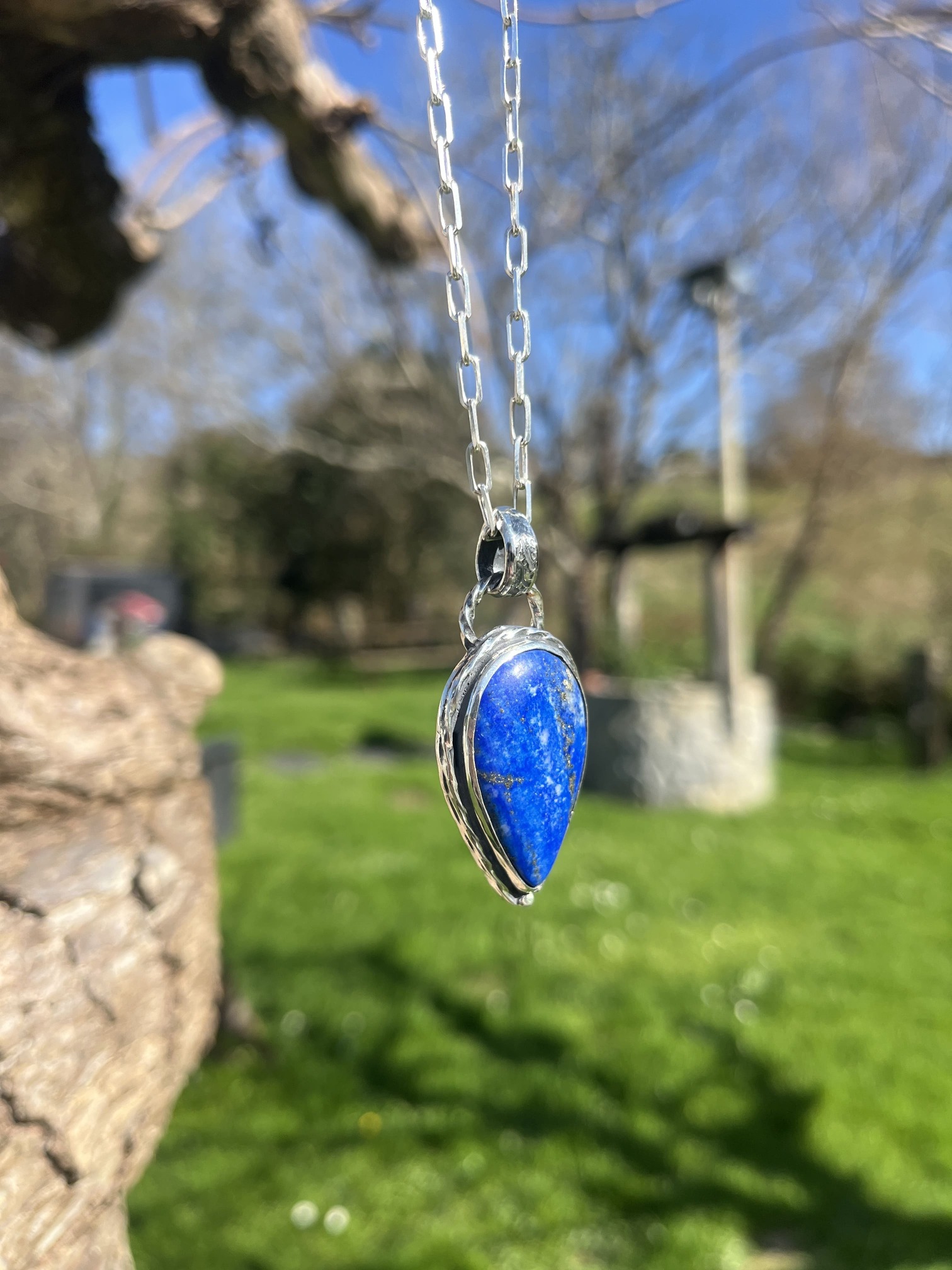 Colgante de Lapislázuli lágrima dorada - Imagen 2