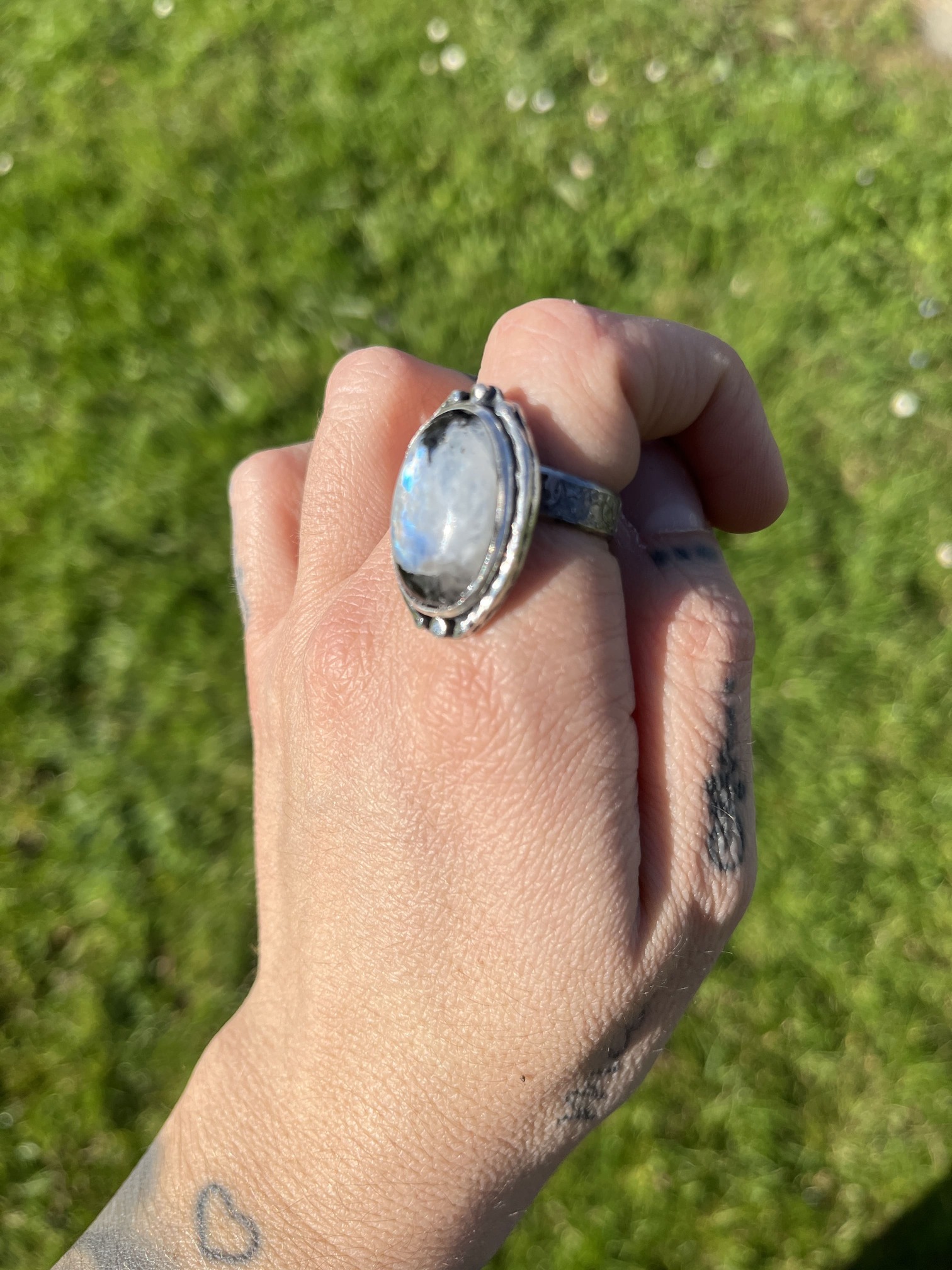 Anillo de Piedra de luna y Turmalina negra con bolitas - Imagen 3