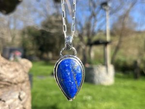 Colgante de Lapislázuli lágrima dorada