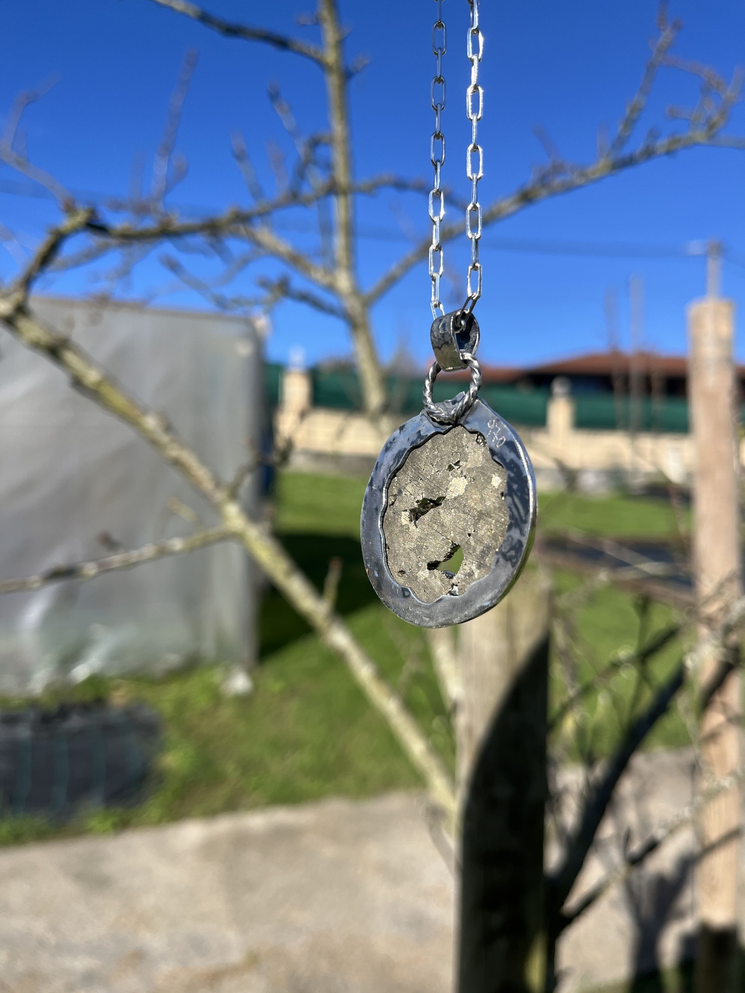 Colgante de Pirita con drusa abundancia - Imagen 3