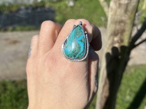 Anillo de Crisocola con malaquita bolitas