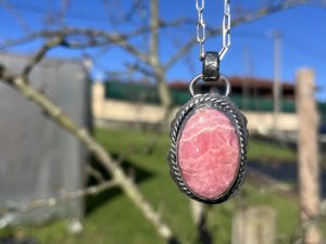 Colgante de Rodocrosita siente