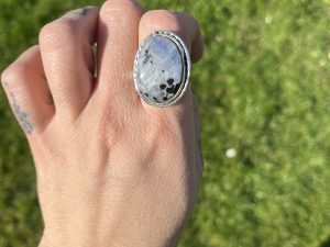 Anillo de Piedra de luna y Turmalina negra con cordoncito