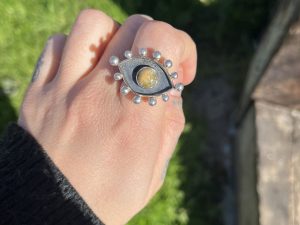 Anillo de Jaspe abejorro "Mirada interior"