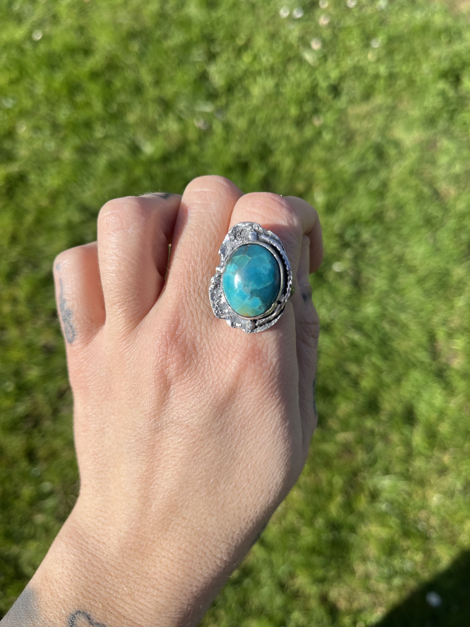 Anillo de Crisocola peruana pétalos