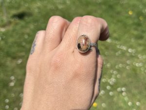 Anillo de Jaspe leopardo con textura