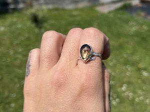 Anillo de Cuarzo ahumado con textura
